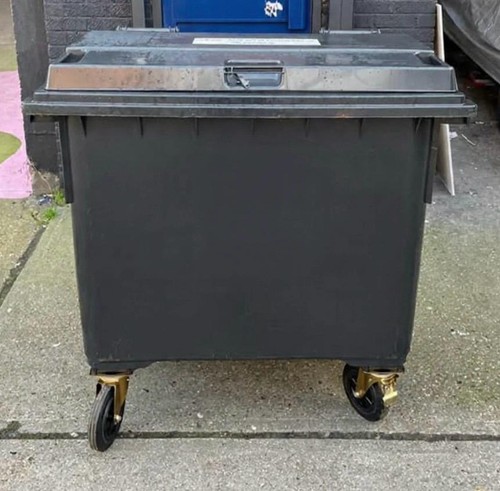 Black 660 litre lockable - black,